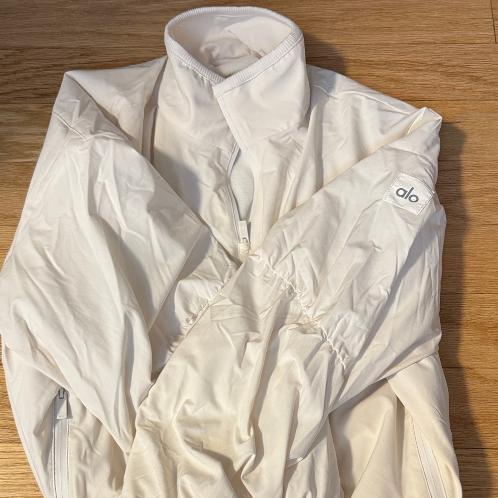 ALO Cropped Fleece Lined Windbreaker